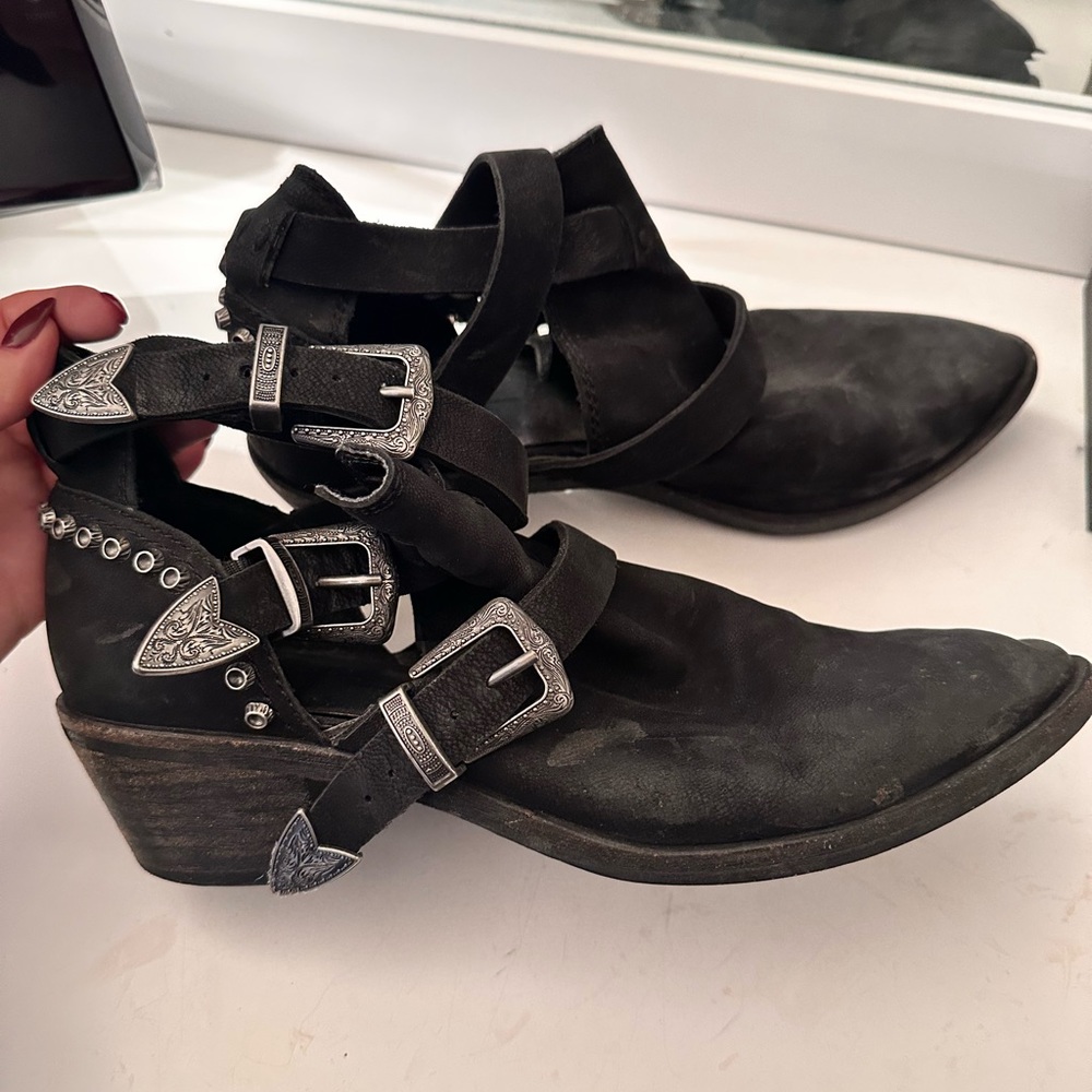 DOLCE VITA - Triple Buckle Black booties size 7.5 - Picture 6 of 10